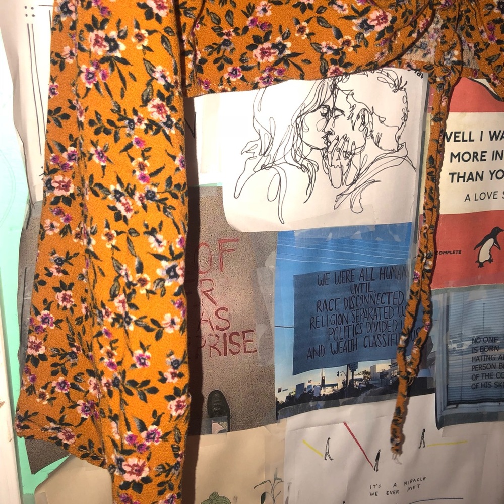 NWOT super cute long sleeve crop top - Picture 3 of 4
